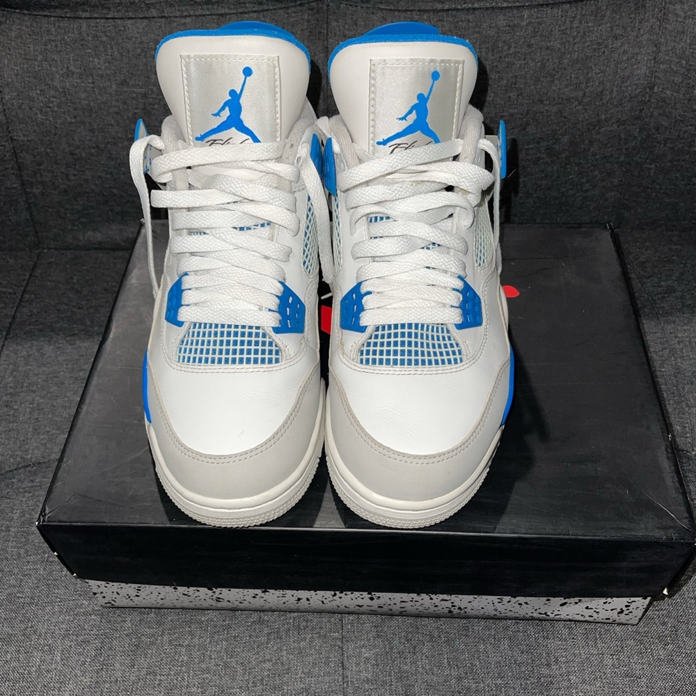 Jordan 4 military blue size 8 2012.